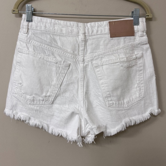 ZARA HIGH WAIST DENIM SHORTS - WHITE - SIZE 28 (US 6) - Picture 3 of 4